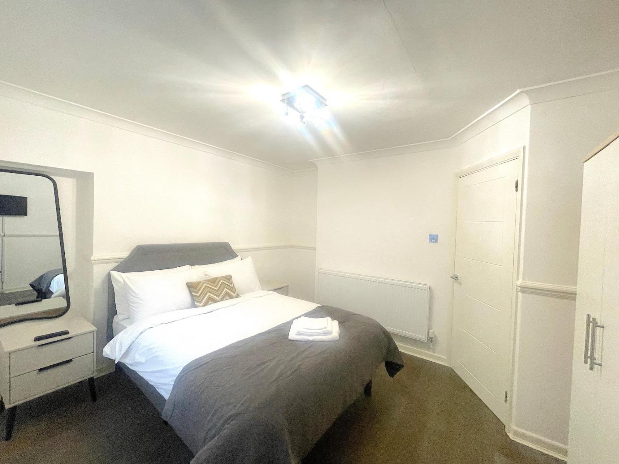Centrally Located Budget 3mins To Tube London