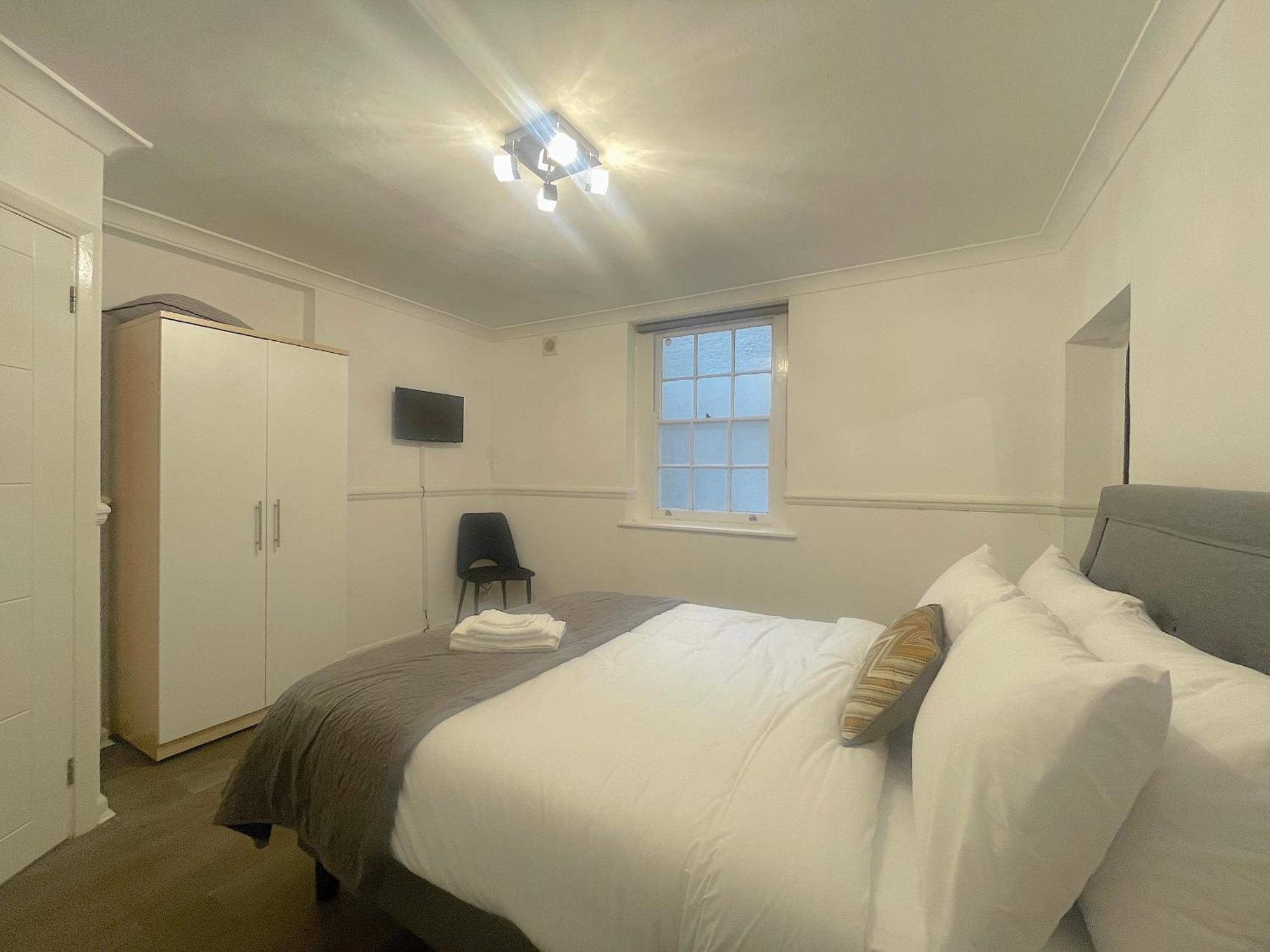 Centrally Located Budget 3mins To Tube * London